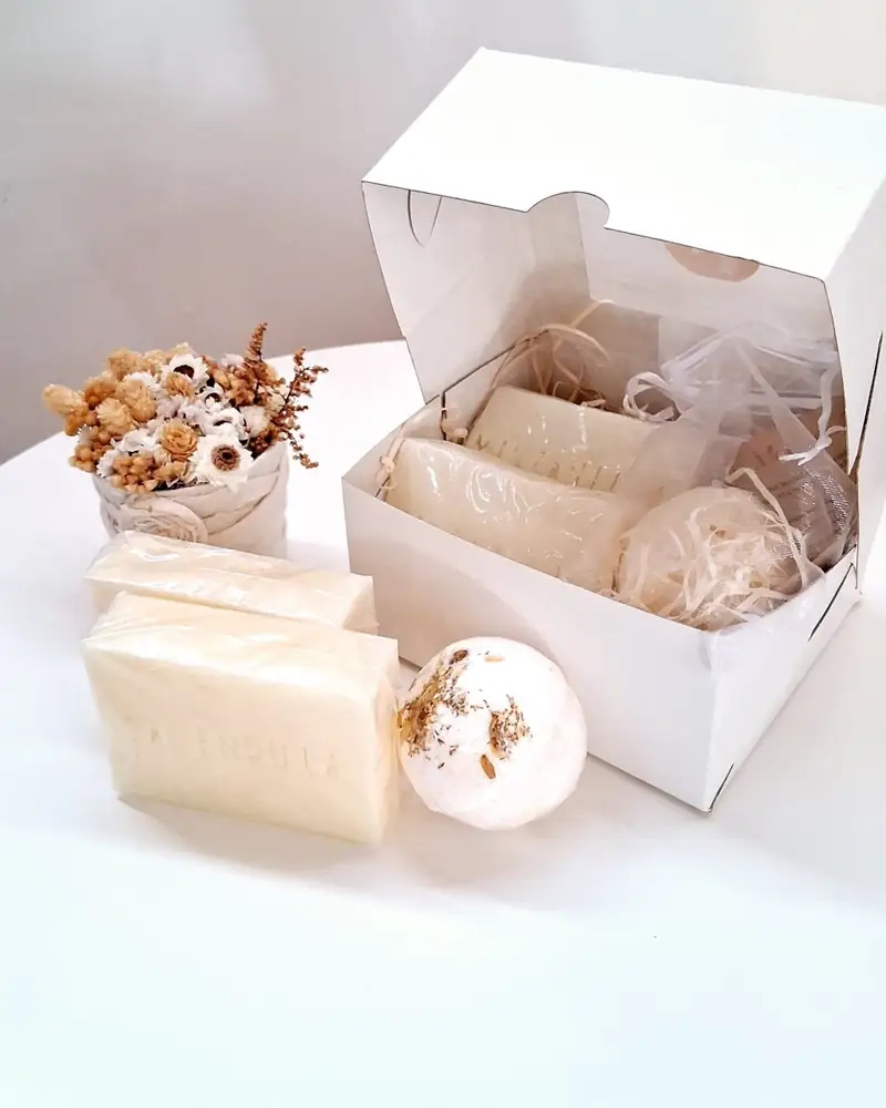 Mini kit: caja chica con jabones y bomba efervescente